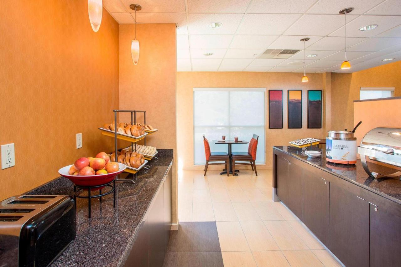 Residence Inn Topeka Esterno foto
